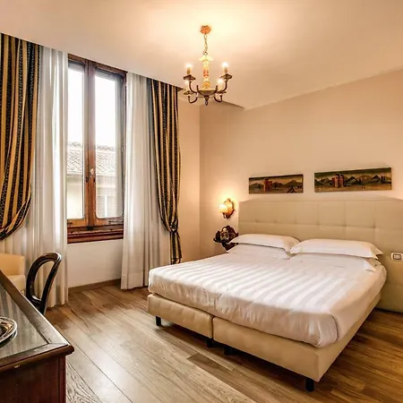 Hotell Croce Di Malta 4*